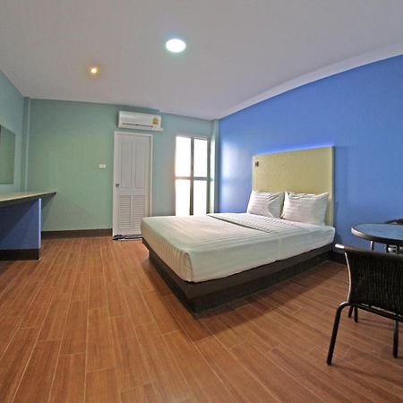 Central Park Hotel Sing Buri Exterior photo