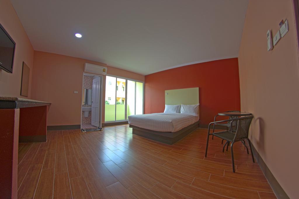 Central Park Hotel Sing Buri Exterior photo