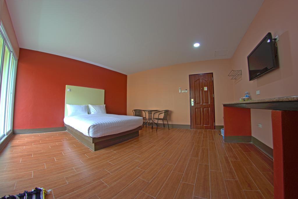Central Park Hotel Sing Buri Exterior photo