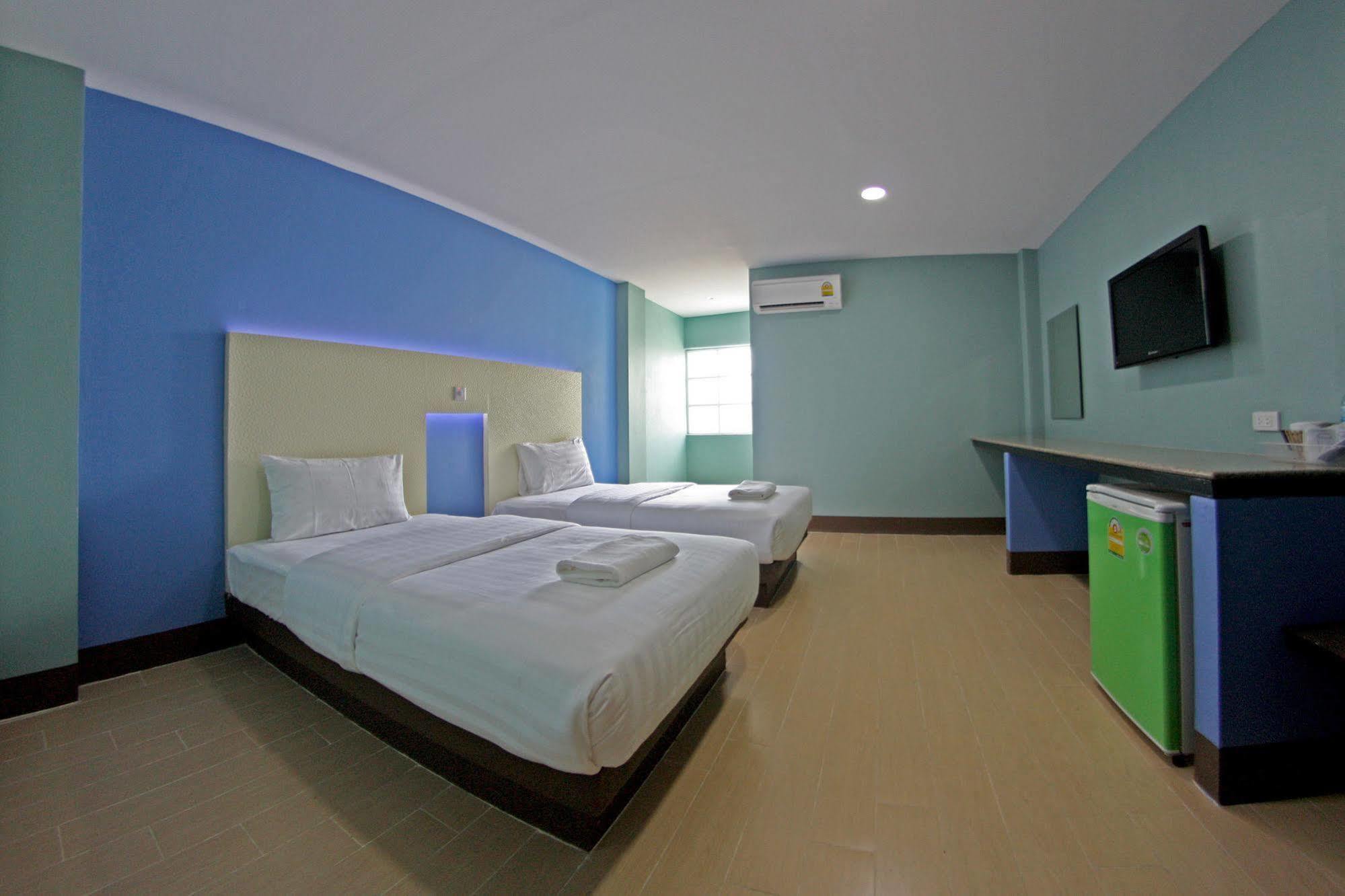 Central Park Hotel Sing Buri Exterior photo