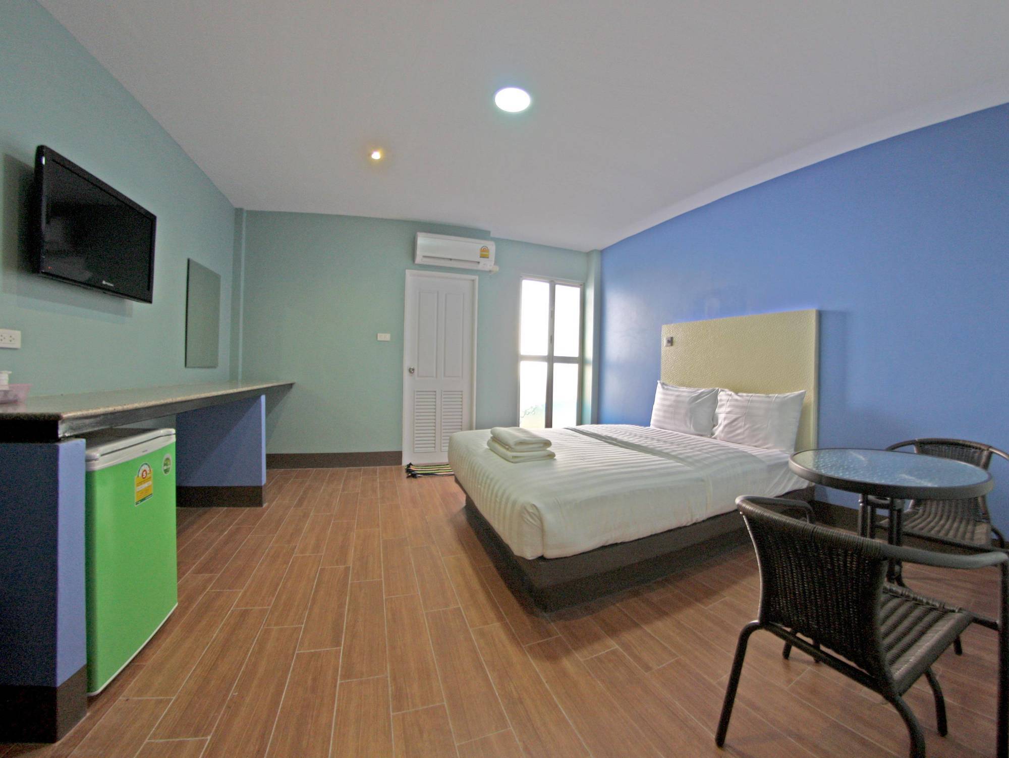 Central Park Hotel Sing Buri Exterior photo