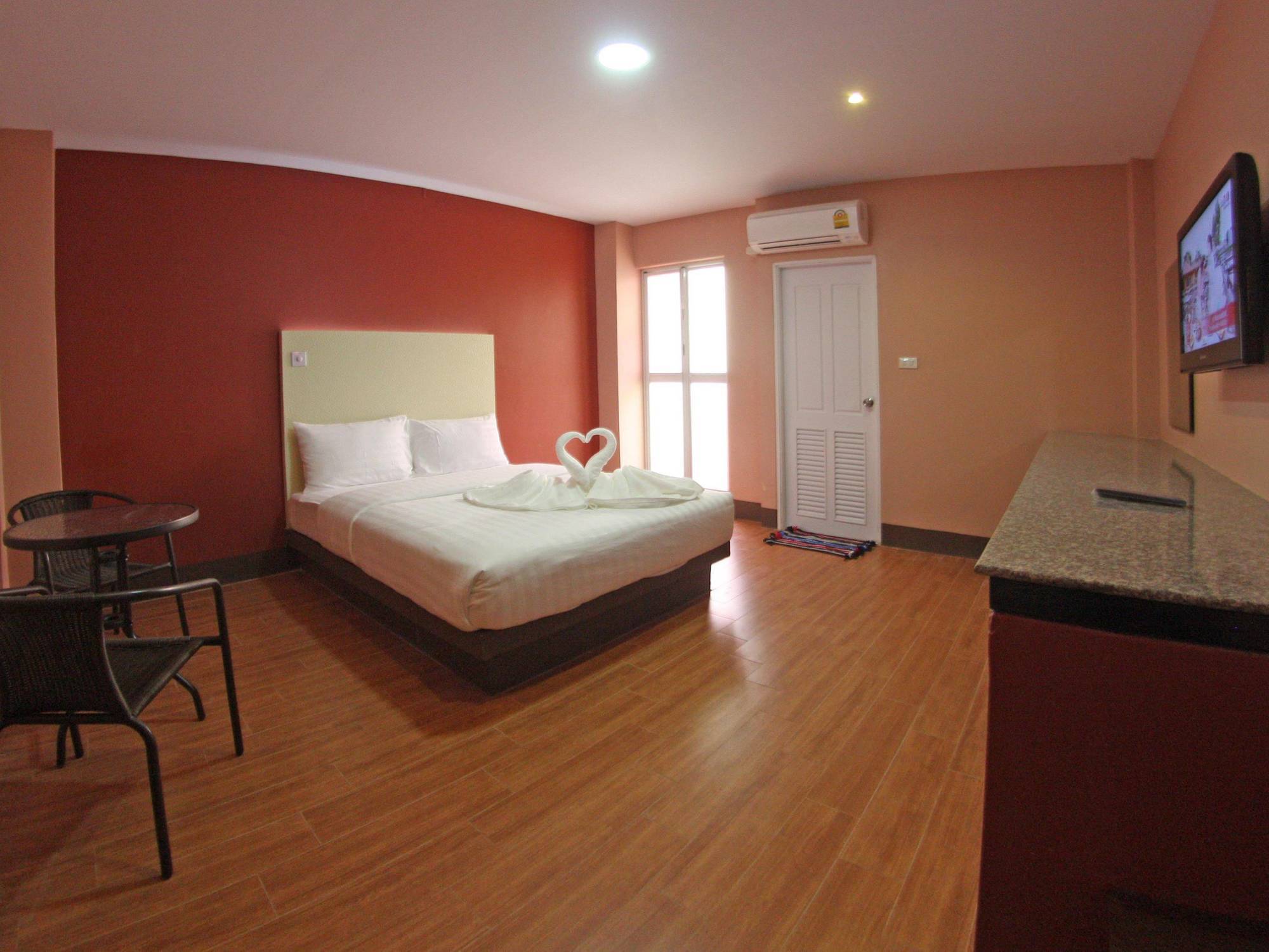 Central Park Hotel Sing Buri Exterior photo