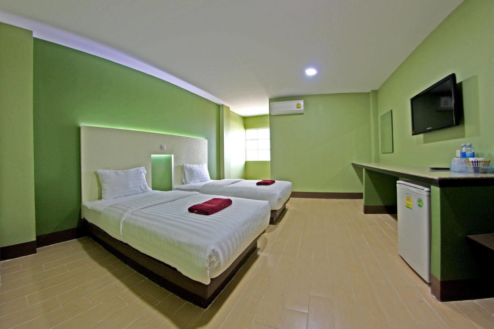 Central Park Hotel Sing Buri Exterior photo