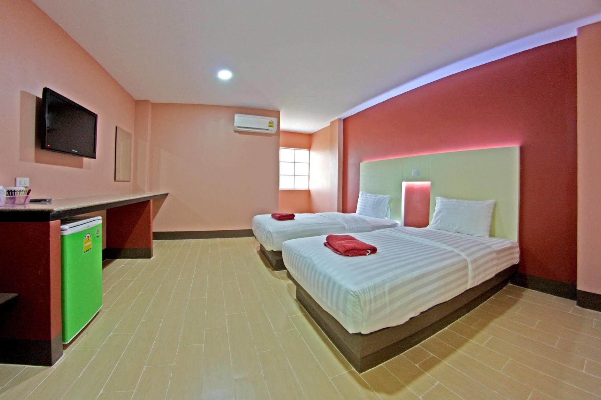 Central Park Hotel Sing Buri Exterior photo