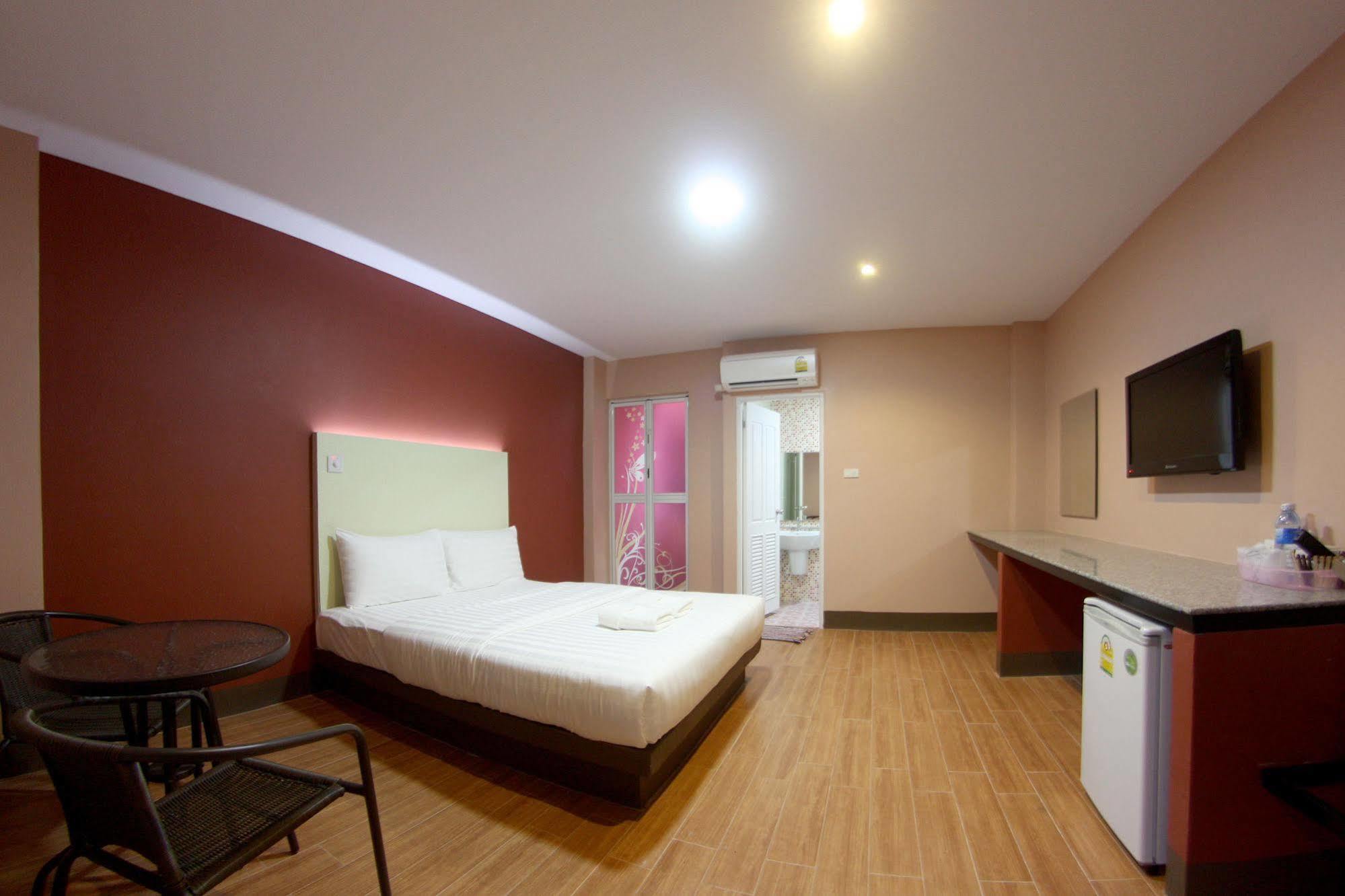 Central Park Hotel Sing Buri Exterior photo