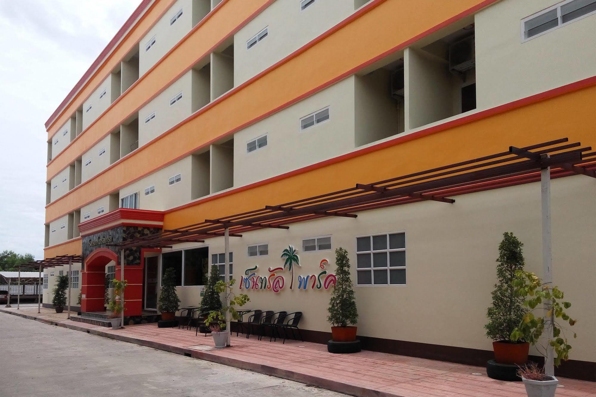Central Park Hotel Sing Buri Exterior photo
